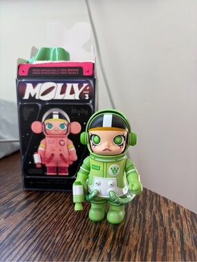 POP MART Molly Space Figure